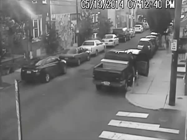 US Marine Disarms Street Attacker