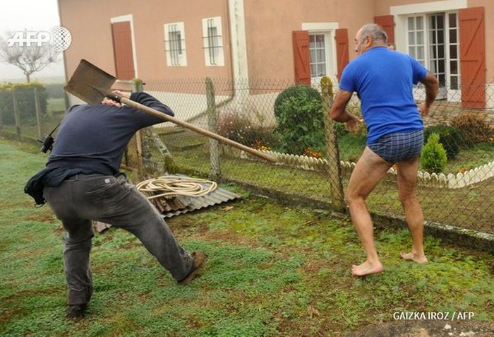 French Shovel Guy Is Now The Internet's Most Awesome Meme (25 pics)