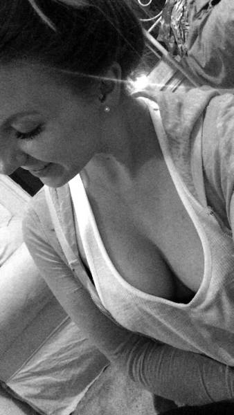 Beautiful Ladies Should Never Be Afraid To Go Braless (47 pics)