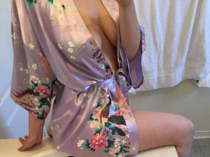 Beautiful Ladies Should Never Be Afraid To Go Braless (47 pics)
