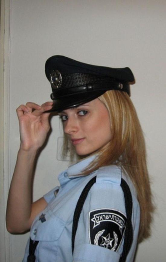 Female Police Officers From Around The World (23 pics)