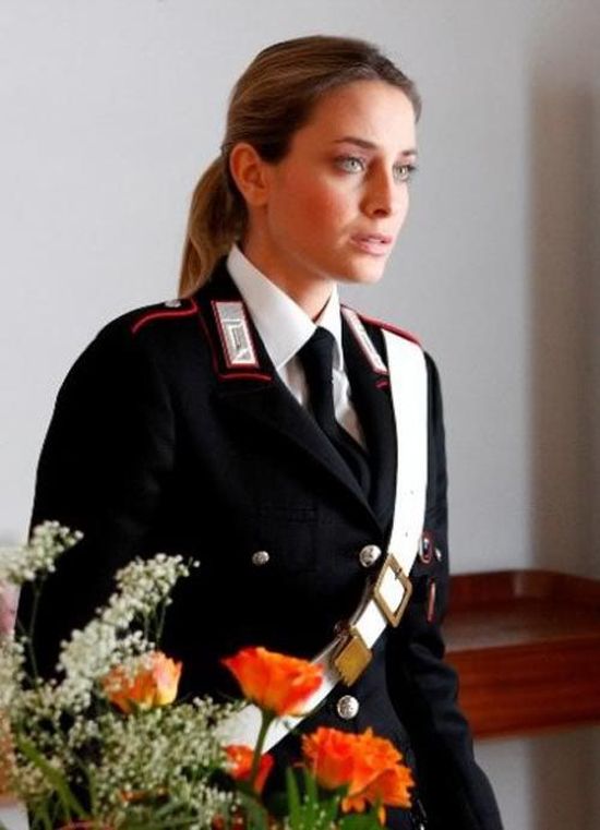 Female Police Officers From Around The World (23 pics)