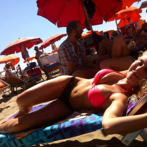 Even When It's Cold Outside Babes In Bikinis Are Always Hot (86 pics)