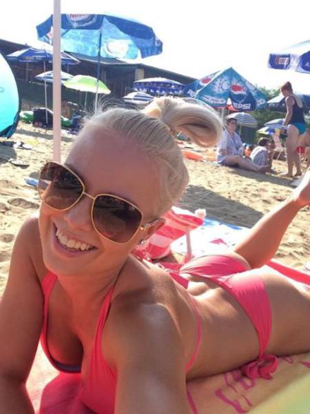 Even When It's Cold Outside Babes In Bikinis Are Always Hot (86 pics)