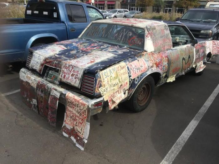 This Car Is Propaganda On Wheels (5 pics)