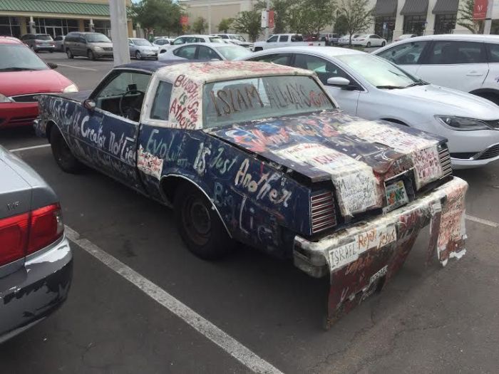 This Car Is Propaganda On Wheels (5 pics)