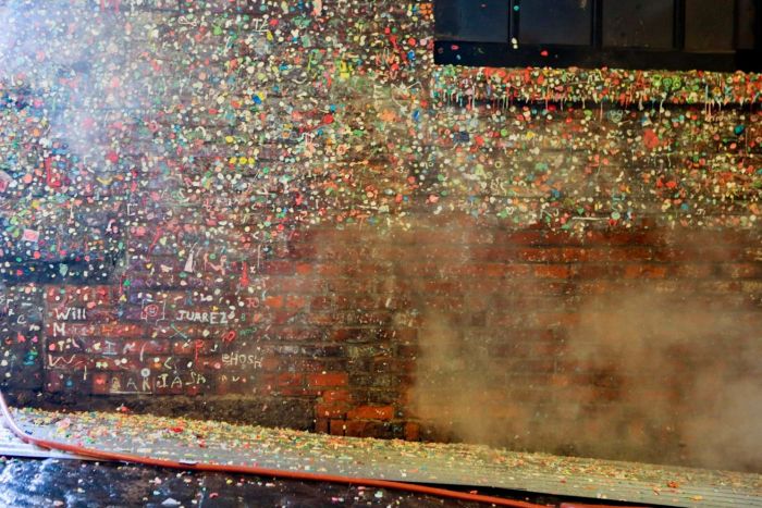 24 Years Worth Of Chewing Gum Removed From A Seattle Wall (11 pics)