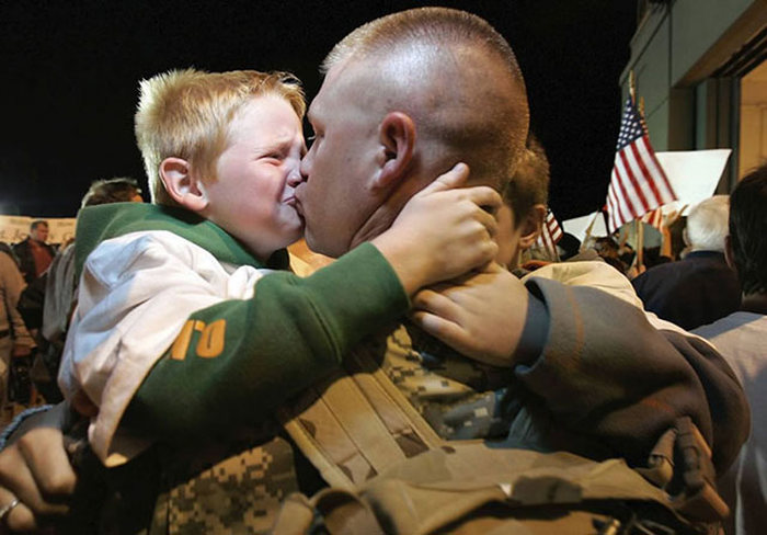 23 Heartwarming Photos Of Soldiers Being Reunited With Their Families (23 pics)