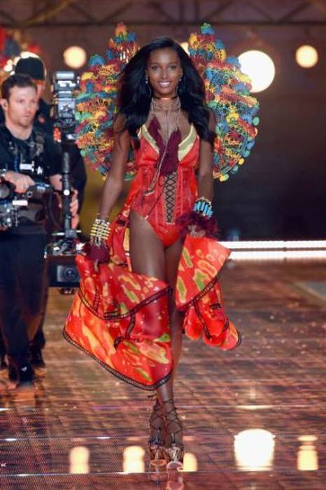All Of The Sexiest Photos From The 2015 Victoria’s Secret Fashion Show (61 pics)