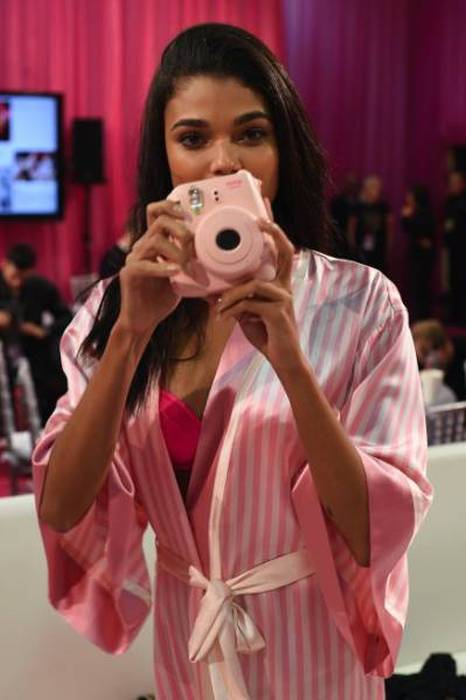 All Of The Sexiest Photos From The 2015 Victoria’s Secret Fashion Show (61 pics)