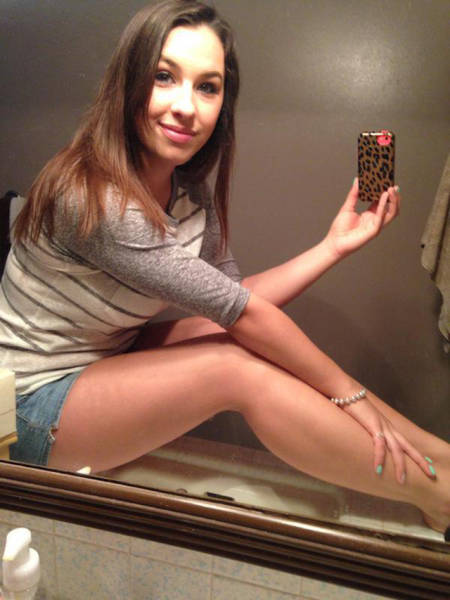 Hot Babes With Long Luscious Legs That Will Be On Your Mind All Day (61 pics)