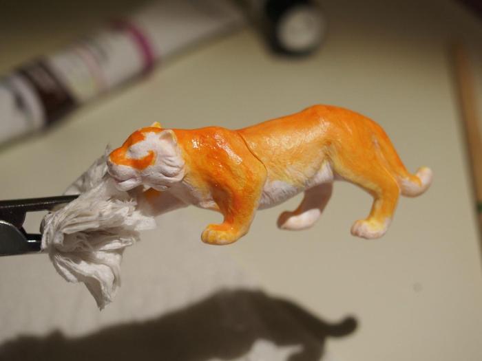 Tiger Figurine Gets A Total Makeover (10 pics)