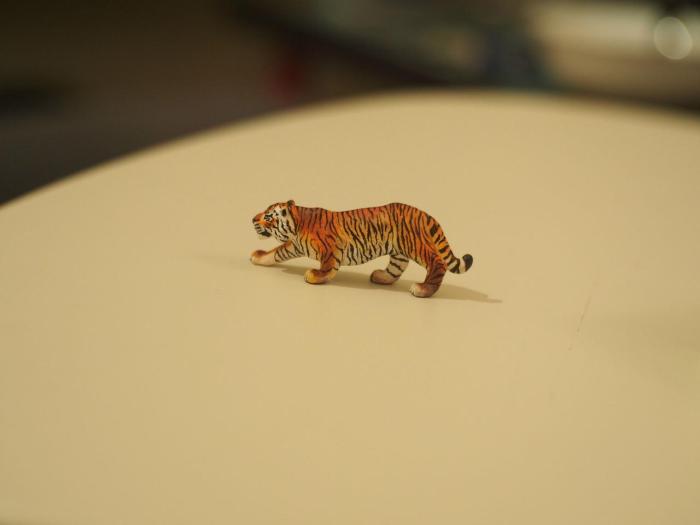 Tiger Figurine Gets A Total Makeover (10 pics)