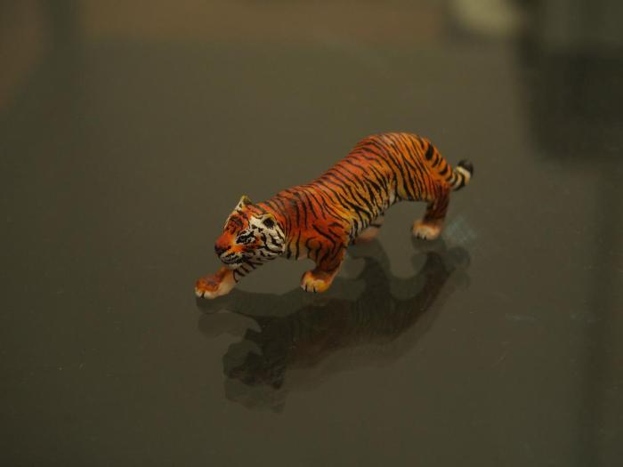 Tiger Figurine Gets A Total Makeover (10 pics)