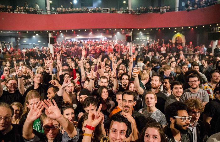 This Was The Eagles Of Death Metal Concert Minutes Before The Paris Attacks (5 pics)