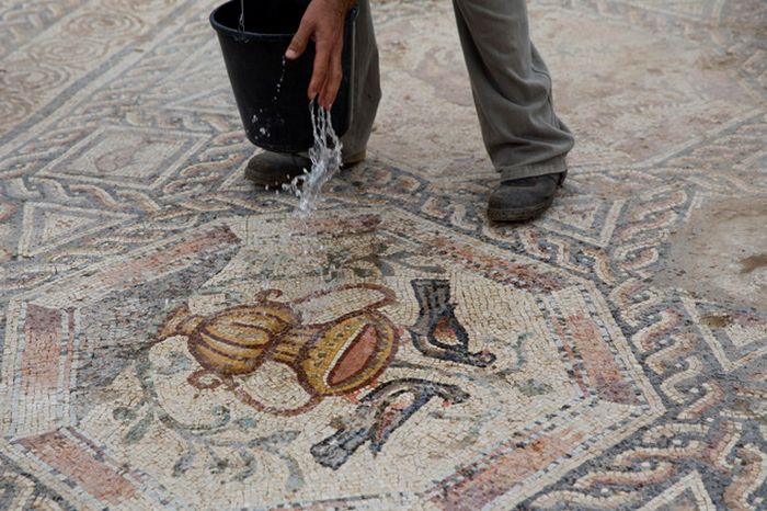 Archaeologists Discover An Incredible Mosaic In Israel (7 pics)