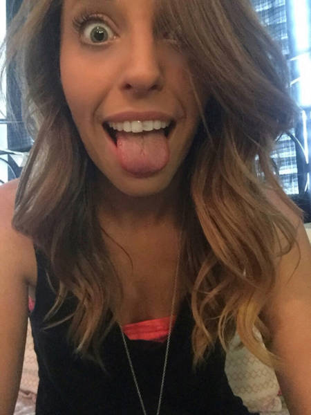 Goofy Girls Are Their Own Special Kind Of Sexy (66 pics)