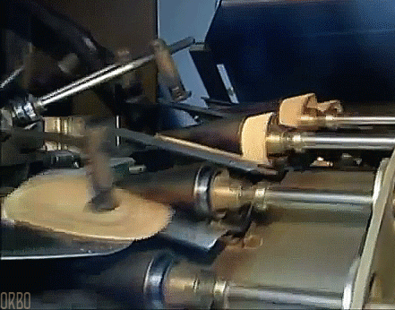 Mesmerizing Gifs That Show How Everyday Things Are Made (19 gifs)