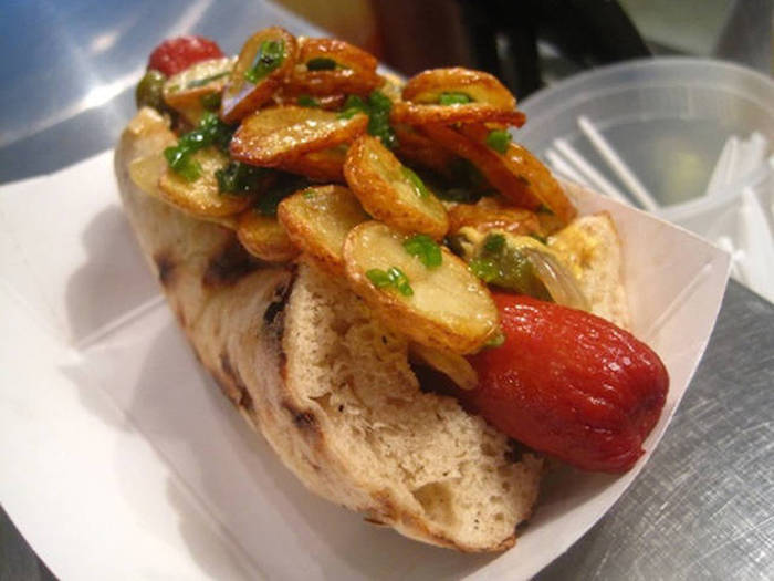 What Delicious Hot Dogs Look Like In Different Countries Around The World (32 pics)