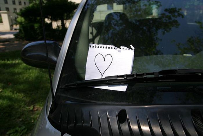 Random Person Leaves An Awesome Gift For A Stranger's Car (2 pics)