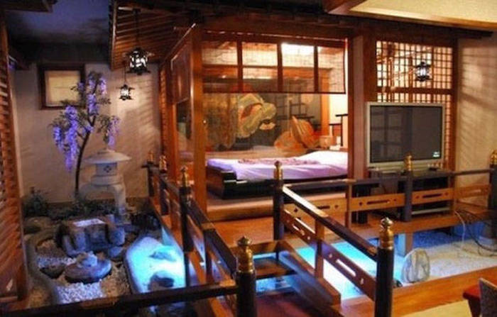  Japanese Fetish Rooms That You Can Rent By The Hour (29 pics)