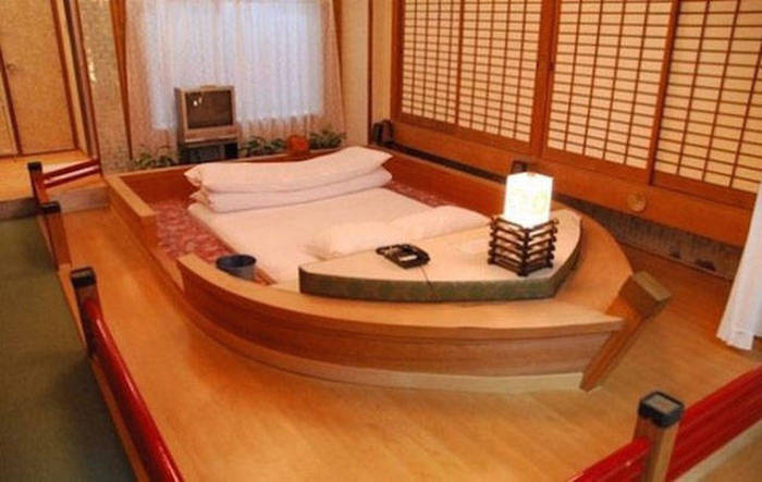  Japanese Fetish Rooms That You Can Rent By The Hour (29 pics)