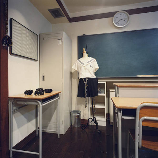  Japanese Fetish Rooms That You Can Rent By The Hour (29 pics)