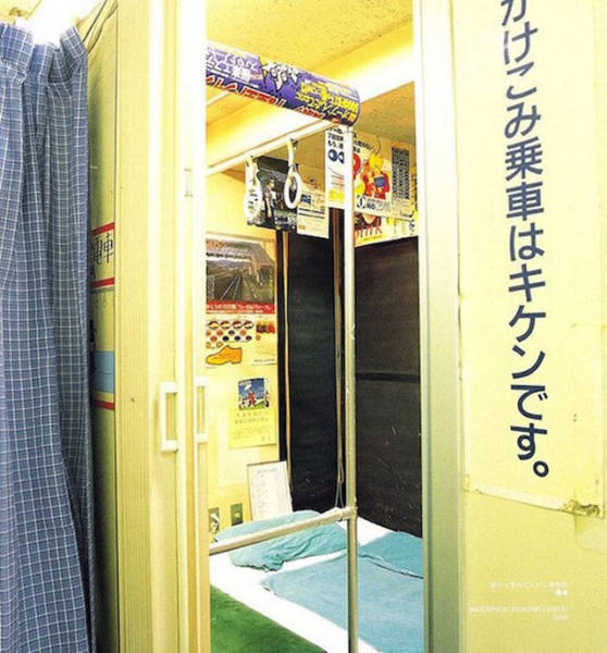  Japanese Fetish Rooms That You Can Rent By The Hour (29 pics)