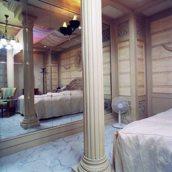  Japanese Fetish Rooms That You Can Rent By The Hour (29 pics)