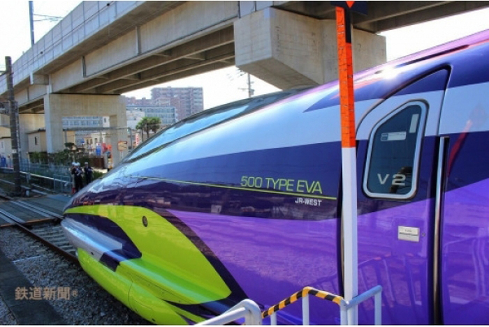 Japan Now Has A Train Designed In The Style Of Evangelion Neon Genesis (9 pics)