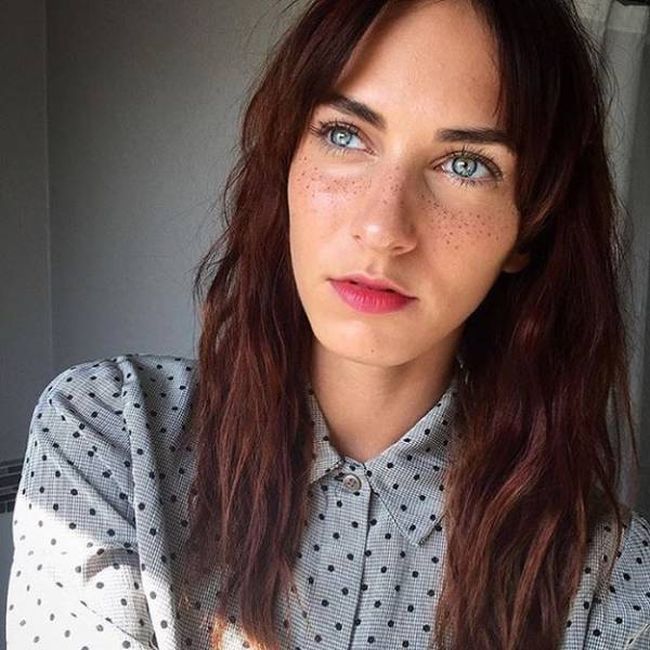 This Girl Has Made It Her Mission To Turn Freckles Into A Fashion Trend (15 pics)