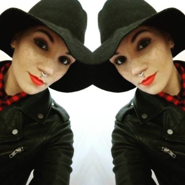 This Girl Has Made It Her Mission To Turn Freckles Into A Fashion Trend (15 pics)