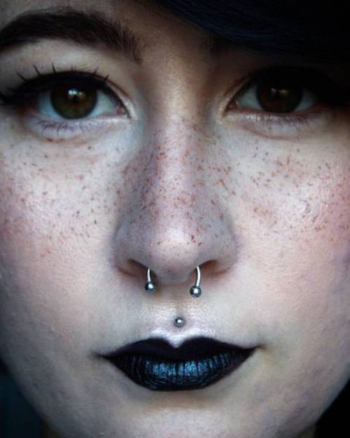 This Girl Has Made It Her Mission To Turn Freckles Into A Fashion Trend (15 pics)