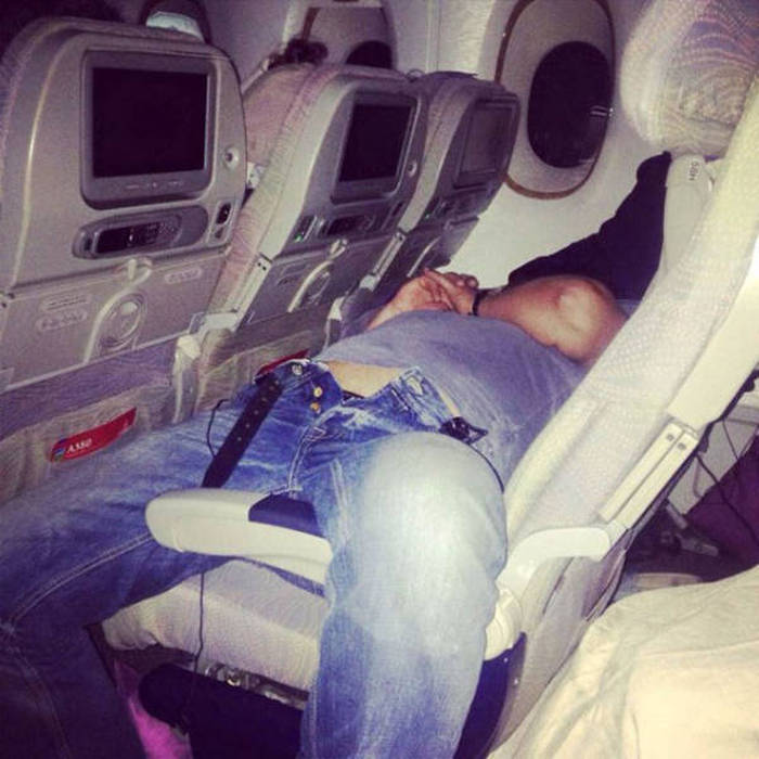 People Like This Take the Fun out of Travelling (30 pics)