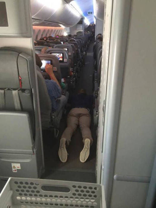 People Like This Take the Fun out of Travelling (30 pics)