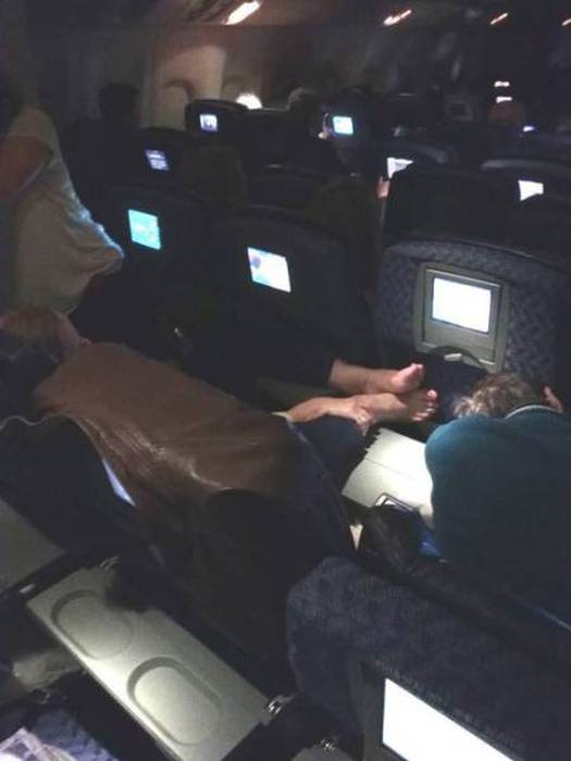 People Like This Take the Fun out of Travelling (30 pics)