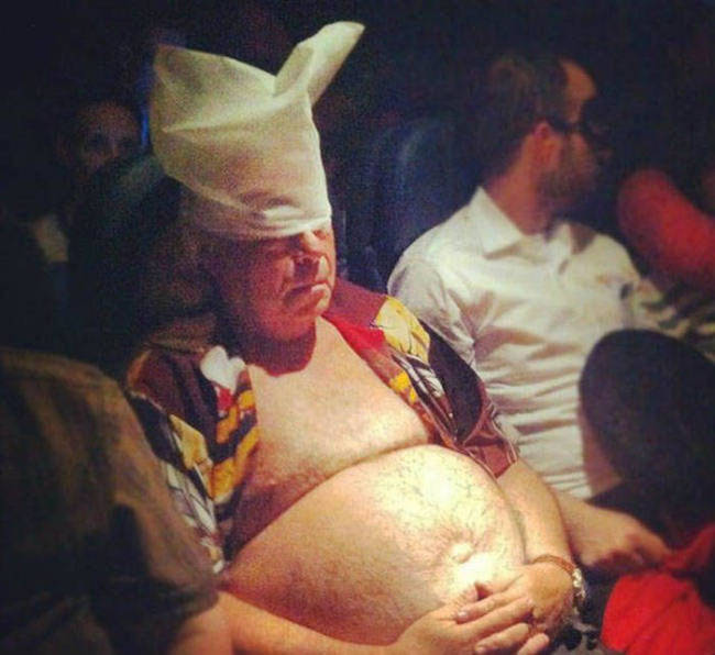 People Like This Take the Fun out of Travelling (30 pics)