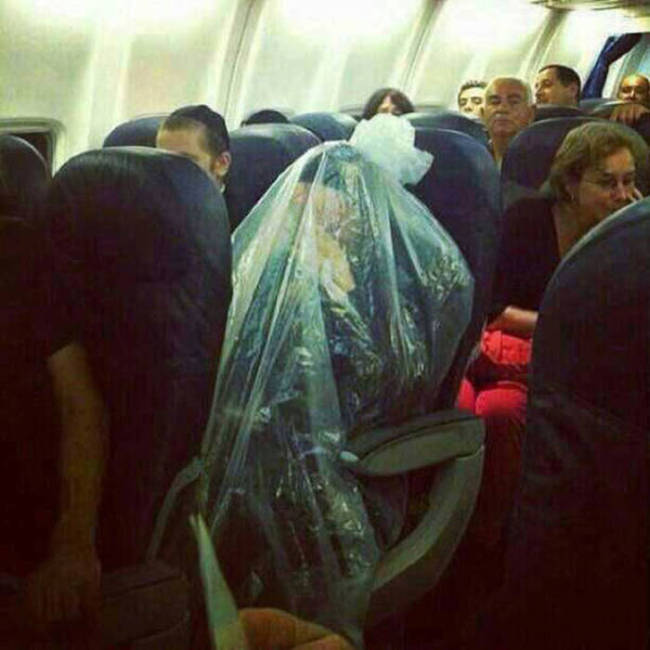 People Like This Take the Fun out of Travelling (30 pics)