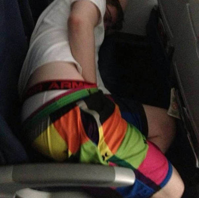 People Like This Take the Fun out of Travelling (30 pics)