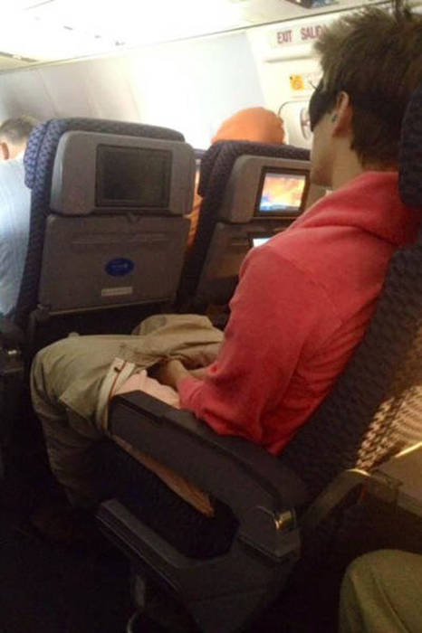 People Like This Take the Fun out of Travelling (30 pics)