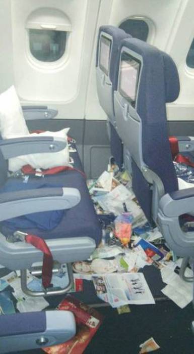 People Like This Take the Fun out of Travelling (30 pics)