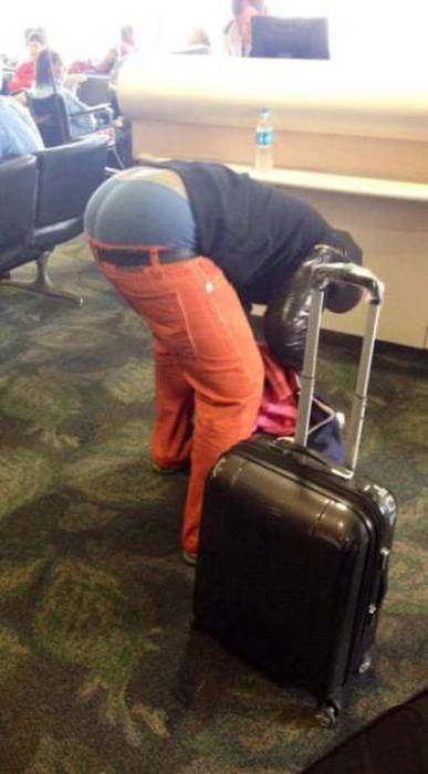 People Like This Take the Fun out of Travelling (30 pics)