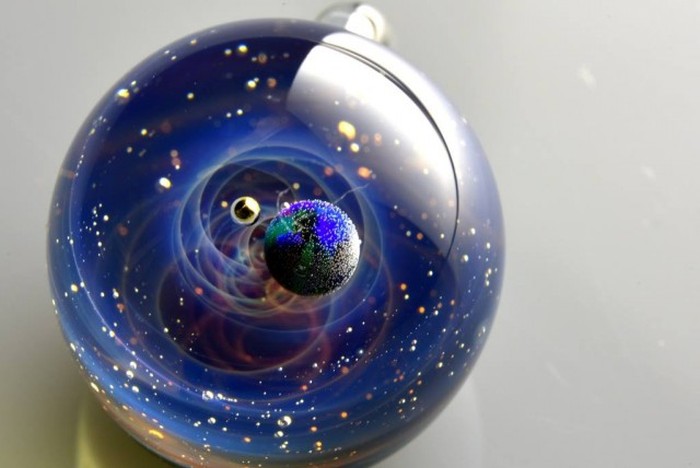 Space Glass Is Quite Possibly The Coolest Thing Ever (10 pics + video)