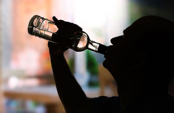 What Causes People To Become Addicted To Alcohol (2 pics)