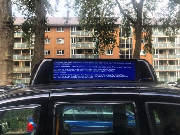 Those Awkward Moments When You Encounter The Blue Screen Of Death (22 pics)