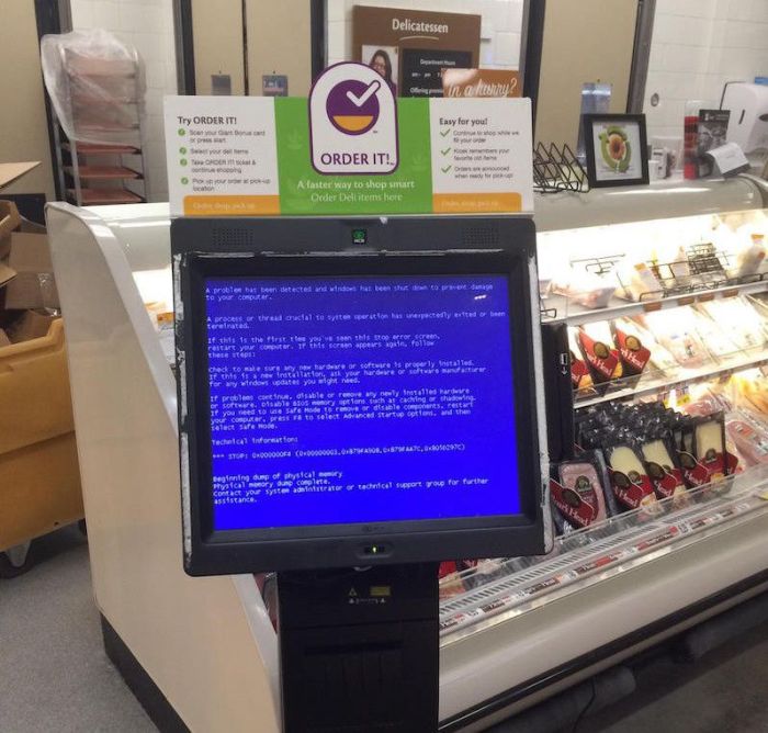 Those Awkward Moments When You Encounter The Blue Screen Of Death (22 pics)