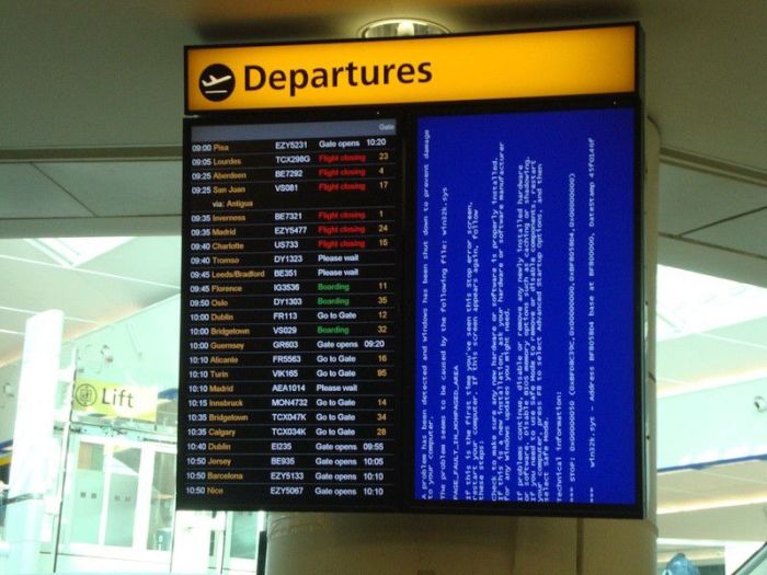 Those Awkward Moments When You Encounter The Blue Screen Of Death (22 pics)