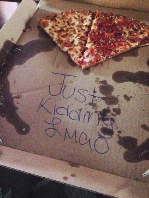 Prankster Uses Pizza To Troll An Innocent Girl (3 pics)