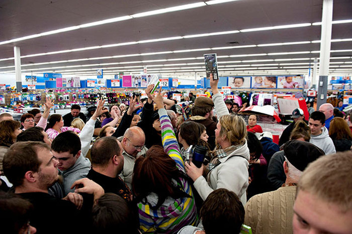 Beware Of The Zombies On Black Friday (18 pics)