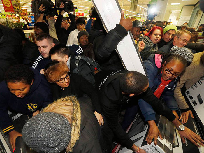 Beware Of The Zombies On Black Friday (18 pics)
